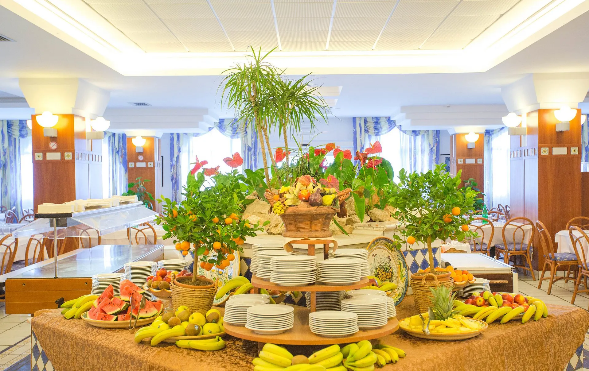Buffet di frutta fresca nel ristorante dell'hotel