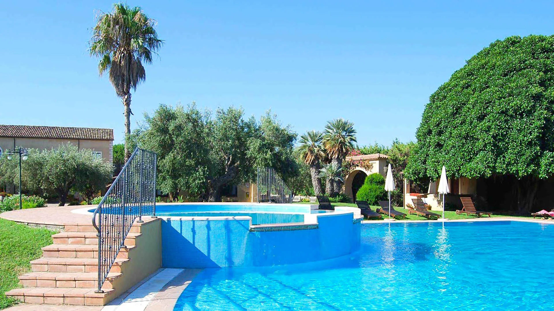 Borghetto Beach Club Resort